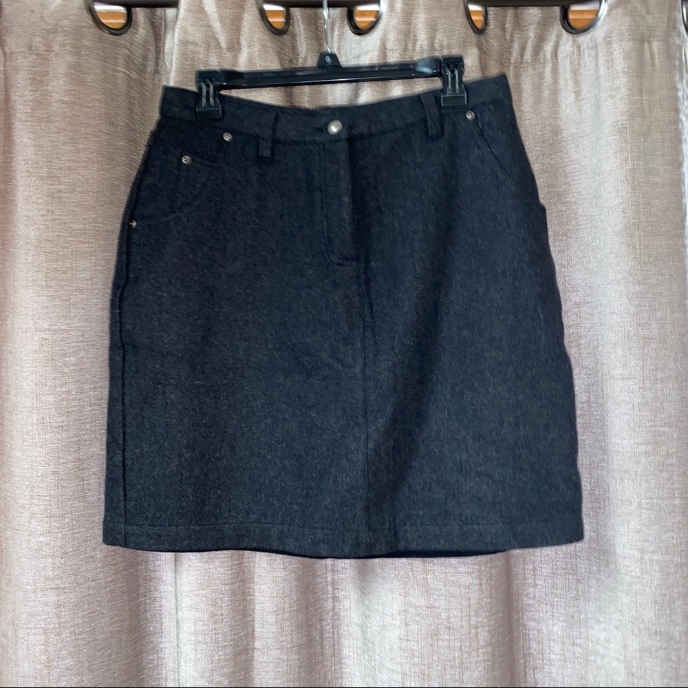 cute mini skirt!